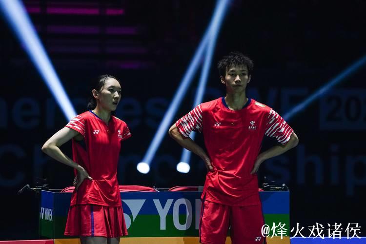 蒋振邦与魏雅欣勇夺羽毛球世锦赛混双亚军